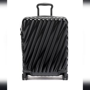 19 Degrees Polycarbonate Carry-On